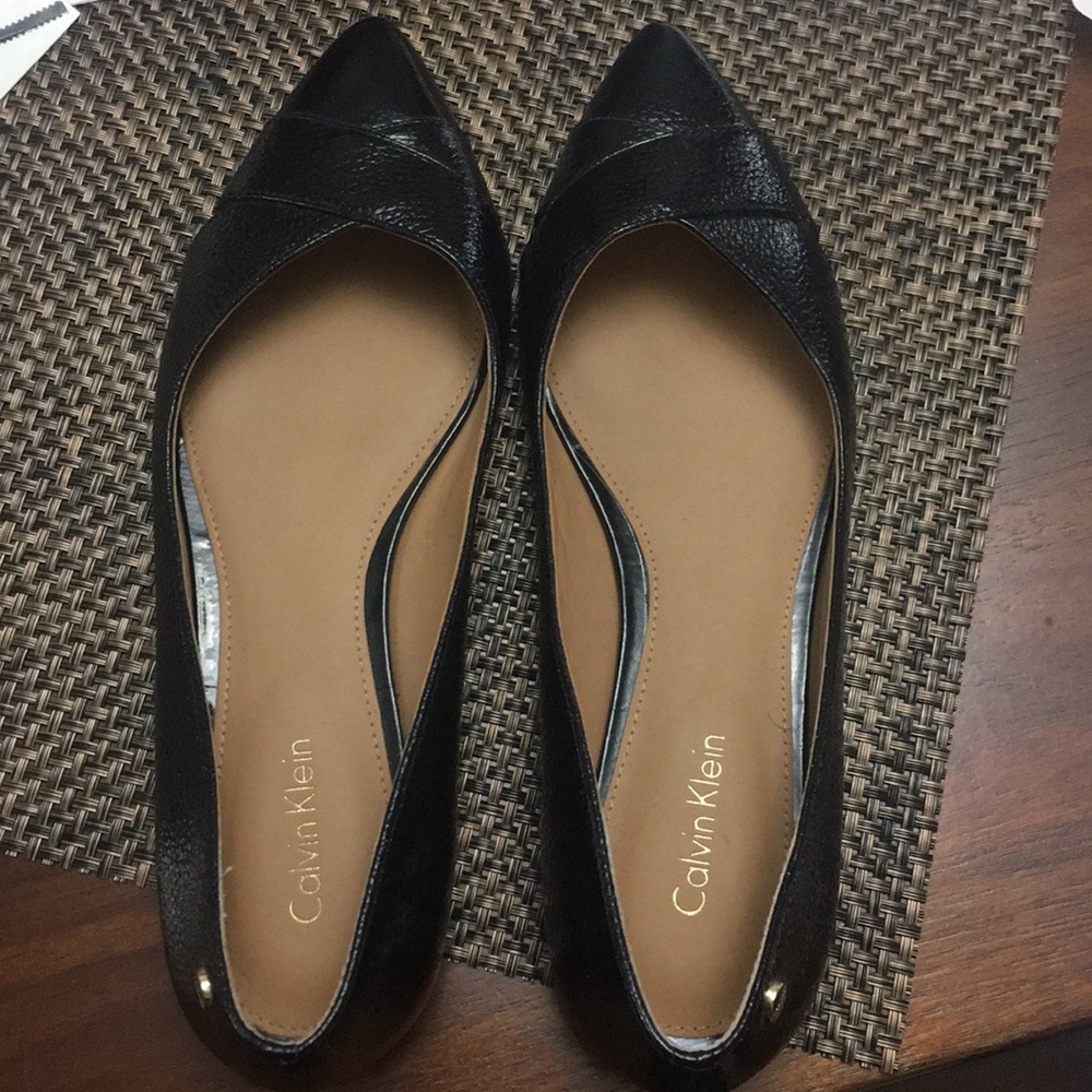 AUTHENTIC Calvin Klein - Pointed Toe flats